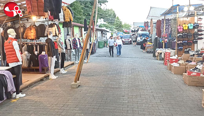 Kıyafet çalarken yakalanan hırsız esnafı darp edip kaçtı!