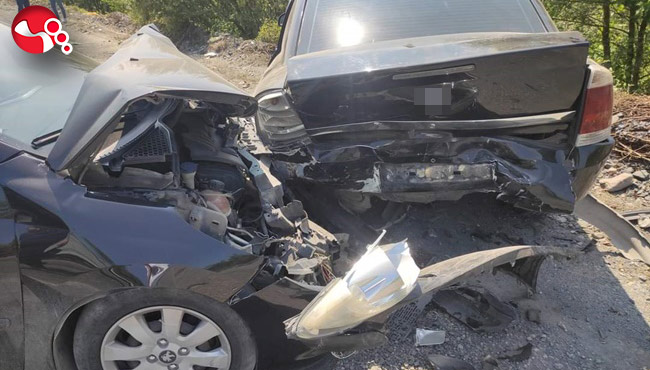 Otomobiller çarpıştı!