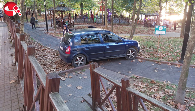 Fren yerine gaza basınca çocuk parkına girdi