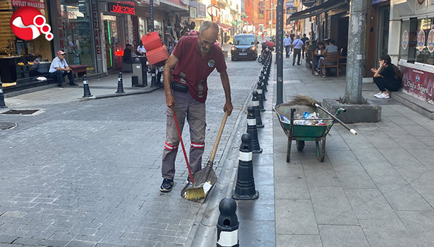 Temizlik işçisinden örnek davranış...