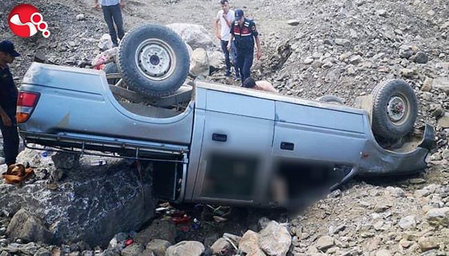 Orman memurlarının aracı takla attı!