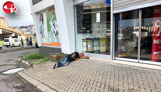 Yerde hareketsiz halde yatıyordu!