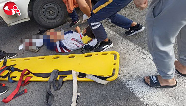 Kaldırımda yürüyen çocuğa otomobil çarptı!