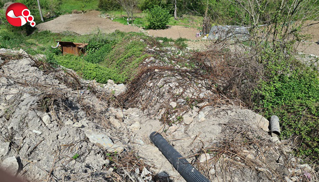 Mahallenin kanalizasyonu bu dereye akıyor