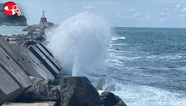 Rüzgarla birlikte dalgalar oluştu