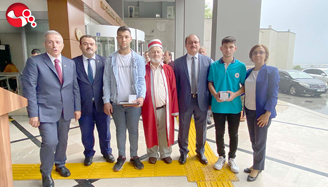 60 yıllık esnaf yılın ahisi seçildi