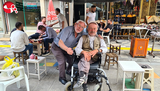 Gurbetçiden engelli vatandaşa tekerlekli sandalye