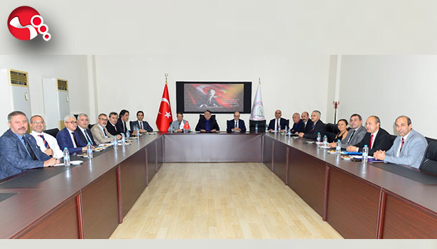 Rektör Özölçer, 30. yıl etkinlikleri için dekanlarla bir araya geldi