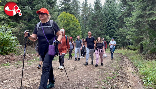 Zorlu hava koşullarında aldırmadan 30 bin adım attılar