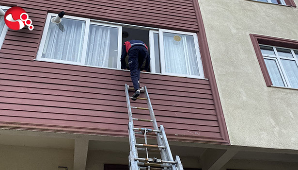 Hüngür hüngür ağladı