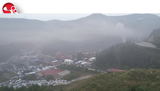 28 kişinin hayatını kaybettiği maden ocağı günün ilk ışıklarıyla böyle görüntülendi