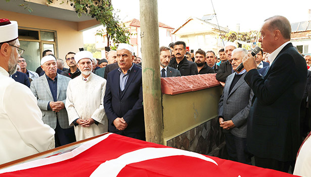 Cumhurbaşkanı Erdoğan, madencilerin cenaze törenlerine katıldı