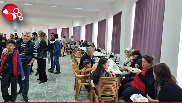 Ölen madenciler anısına pilav dağıttı