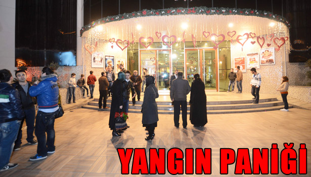 DÜZCE'DE AVM'DE YANGIN PANİĞİ