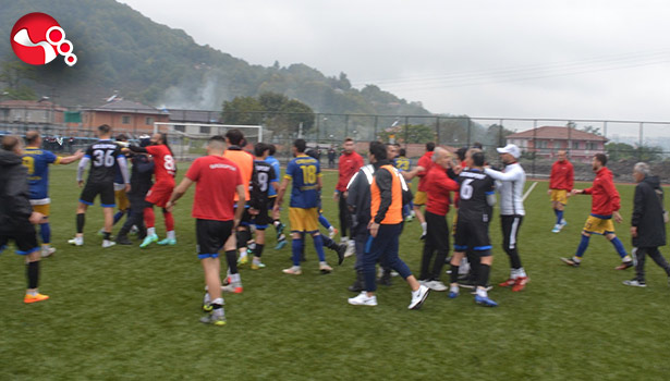 Amatör ligde tekme ve yumruklar havada uçuştu