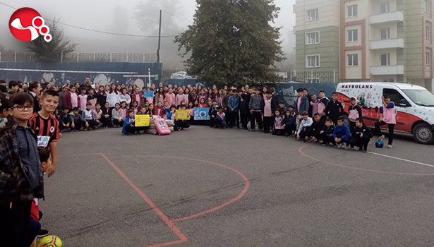 Öğrenciler sokak hayvanlarına destek oldu