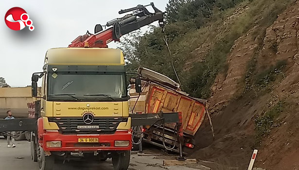 TIR su kanalına düştü!..
