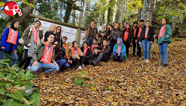 Öğrencilerden tarihi porsuk ağacına ziyaret