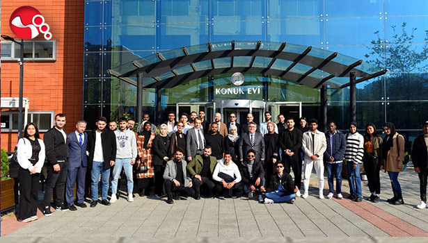 Rektör Özölçer, yabancı öğrencilerle bir araya geldi