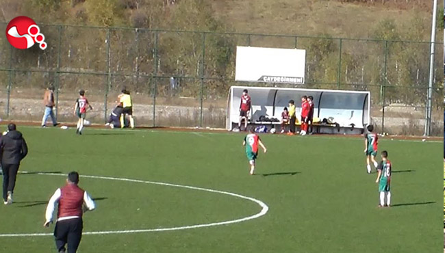 Antrenörler yumruk yumruğa kavga etti