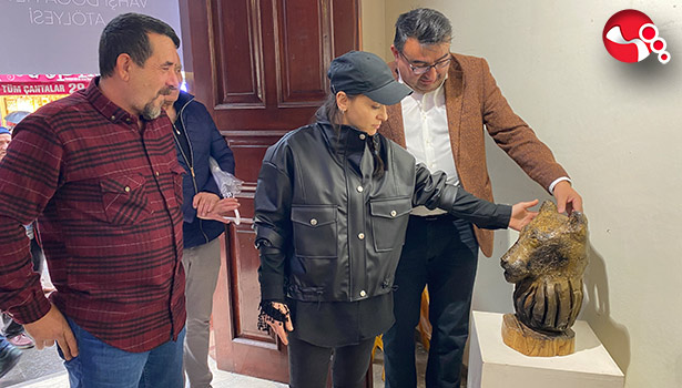 Ağaç kütüklerinden vahşi doğa heykellerine