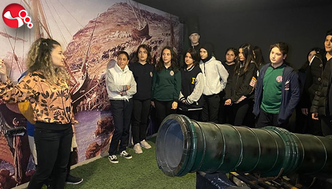 Bilgilerini "Tarihe Açılan Odalar"la pekiştiriyorlar