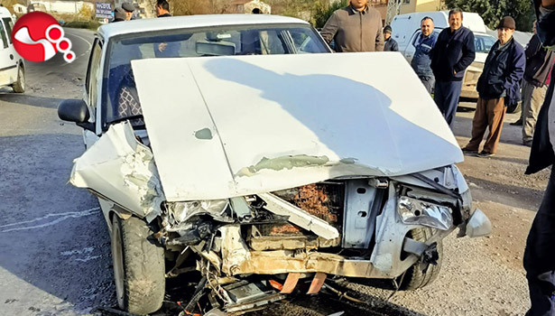 Kamyonet ile Otomobil çarpıştı: Yaralılar!