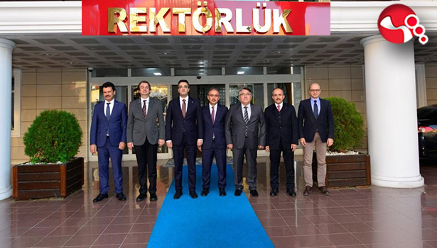 Rektör Özölçer'den Adalet Bakan Yardımcılarına hediye