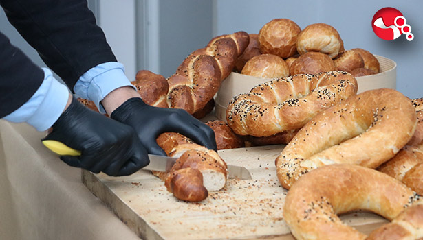 Liseliler hamur teknesinin başına geçti