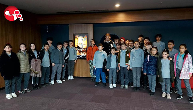 Engellilerin hayatını konu alan sinema filmini izlediler