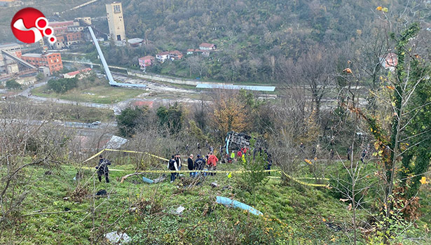Uçuruma yuvarlandı: Can kaybı ve çok sayıda yaralılar var!