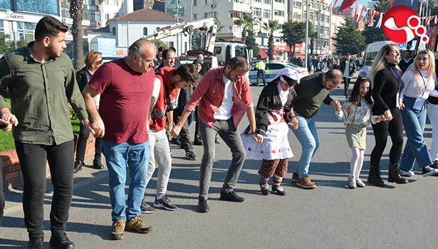 Hamsi Festivalinde horonlar tepildi
