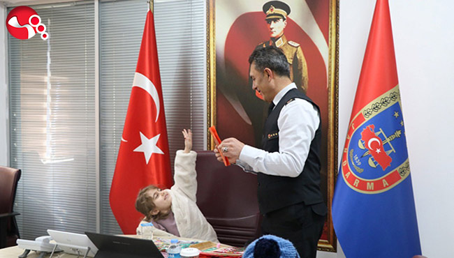 Komutan makamda ağırladı...