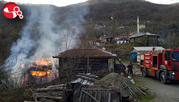 Ahşap evde yangın paniği