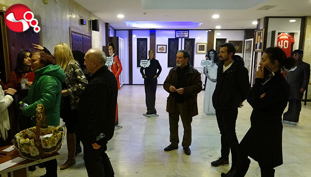 Tiyatroya gelenleri Yeşilçam'ın yıldızları karşıladı