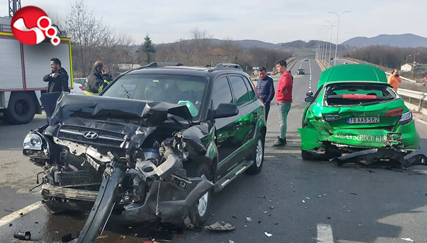 2 araçlı kaza: Yaralılar var