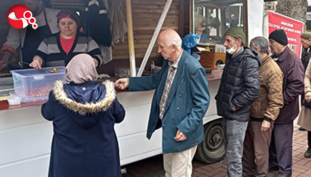 Şehitler anısına lokma dağıtıldı