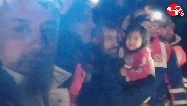 Maden İşçileri, anne ve kızını göçükten kurtardı