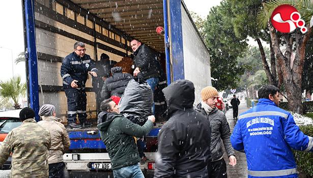 Deprem Bölgesine yardım kampanyaları sürüyor