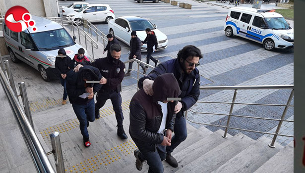 Kuyumcunun dikkatiyle yakalanmışlardı: Adliyedeler!..