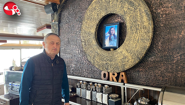 Depremde ölen personelinin anısını işletmesinde yaşatıyor…