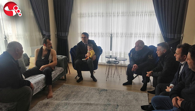 Kaymakam Yılmaz depremzede aileleri ziyaret etti