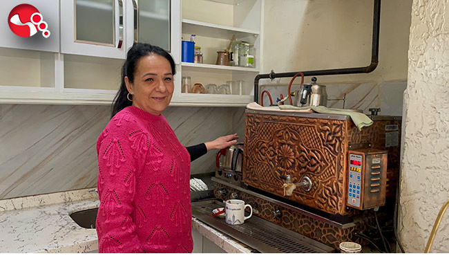 Üç yıl önce devraldığı çay ocağını işleterek geçimini sağlıyor