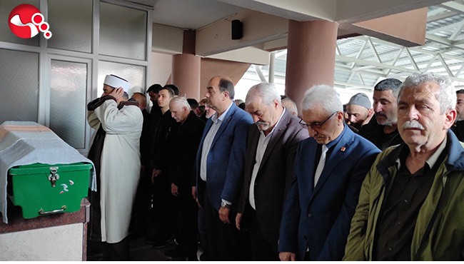 Yolcu beklerken kalp krizinden ölen otobüs şoförü toprağa verildi