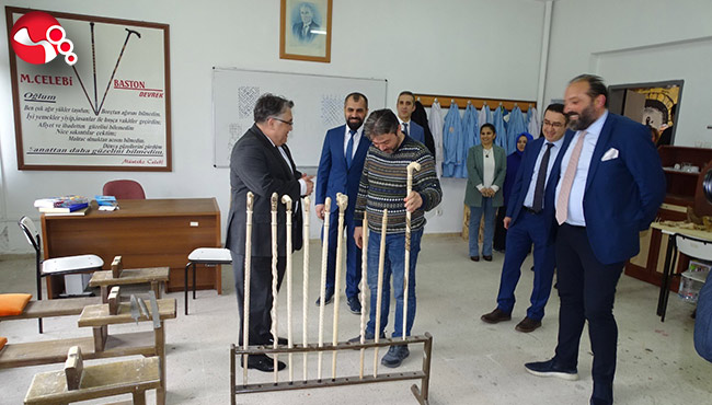 Rektör Özülçer,’den Devrek Bastonu Uygulamalı ve Araştırma Merkezi Atölyesinde incelemeler…