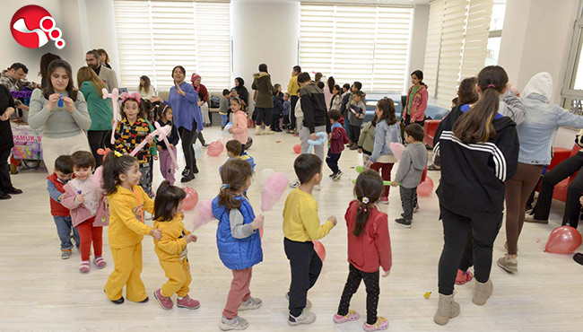 Kampüse renk geldi…