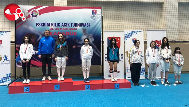 Eskrimcilerden bir birincilik daha...