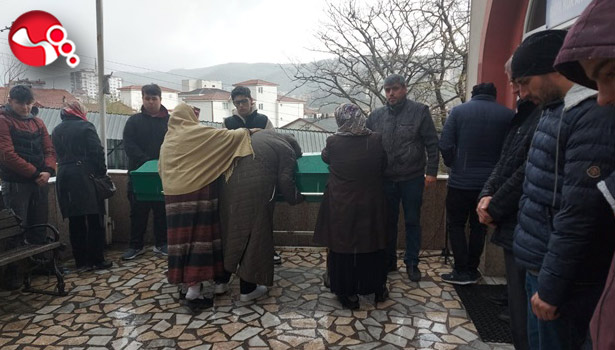 “Bir tanem yağmurlarda sana ağlıyor…”