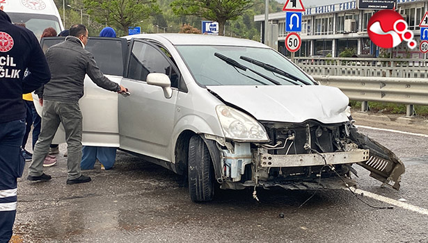 Bariyerlere çarptıı:Yaralılar var