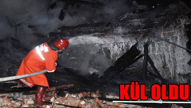 ZONGULDAK'TA AHŞAP EV YANGINI